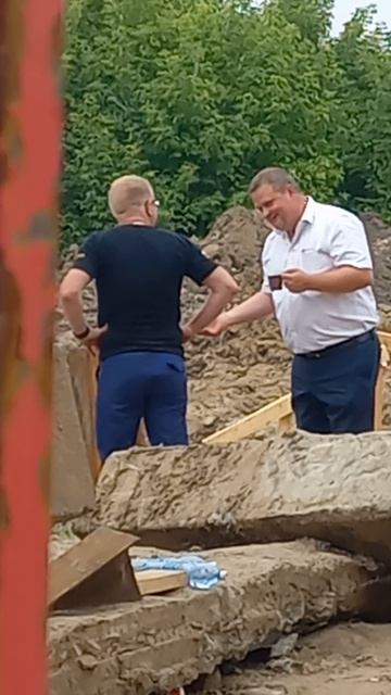 Из-за УК Стандарт в Новосибирске произошел обвал грунта на Горском микрорайоне, дыра увеличивается