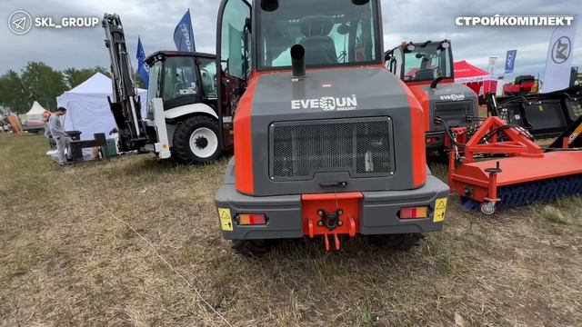 Обзор фронтального погрузчика EVERUN 408T с щёткой