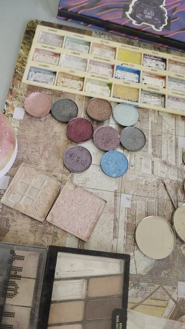 Eyeshadow tiser