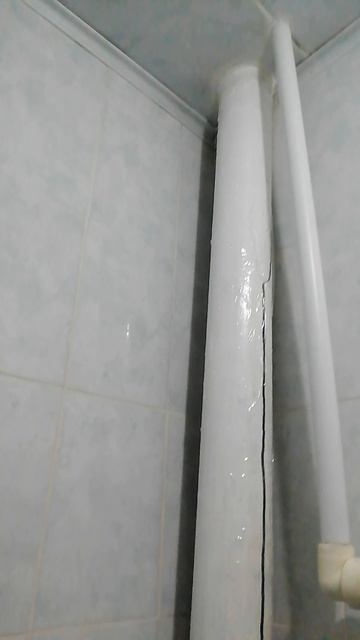 не действующая труба треснула