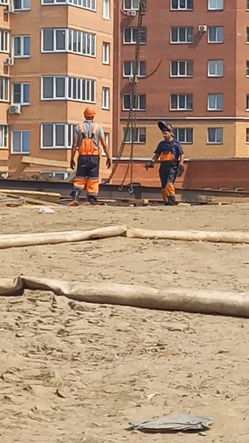 Из-за УК Стандарт в Новосибирске произошел обвал грунта на Горском микрорайоне, дыра увеличивается