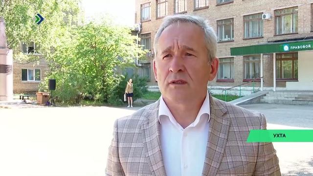 В Ухте возложили цветы к памятнику Феликсу Дзержинскому