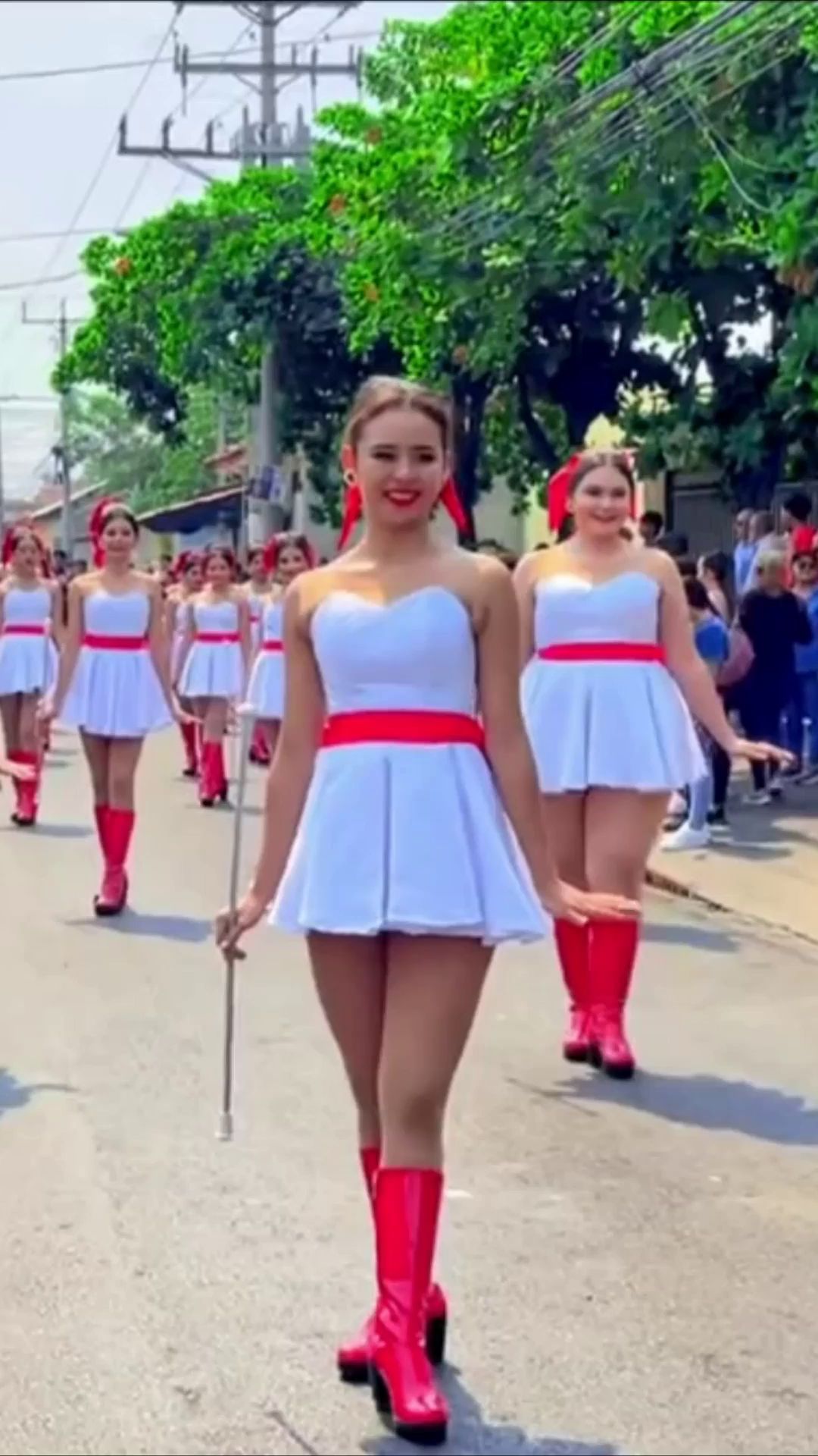 Salvador Girls Performance (1)