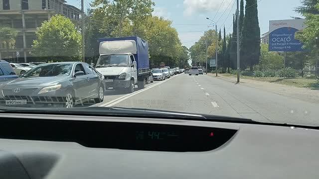 Огромная пробка в Сухуме!