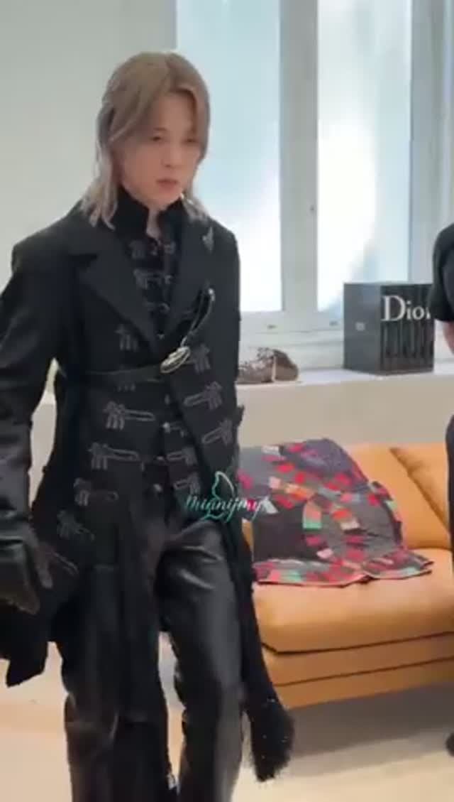 Новое видео Чимина в DIOR в TikTok — это просто невероятно!