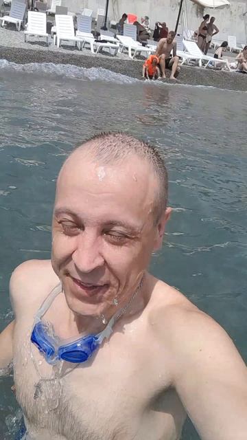 На море