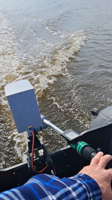 Лодочный электромотор 2.
