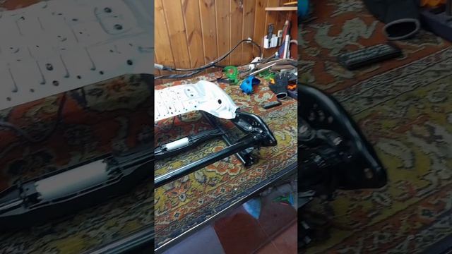 Ремонт скрипов и щелчков водительского сиденья BMW X3 G48