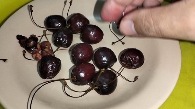 Мукбанг черешня