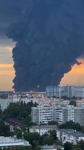 Ужасная новость. Теперь горит склад Вайлдберриз Краснодара. Горят товары