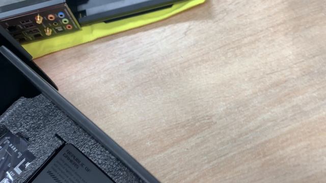 Материнская плата, если видео на модерации, подождите 10 минут