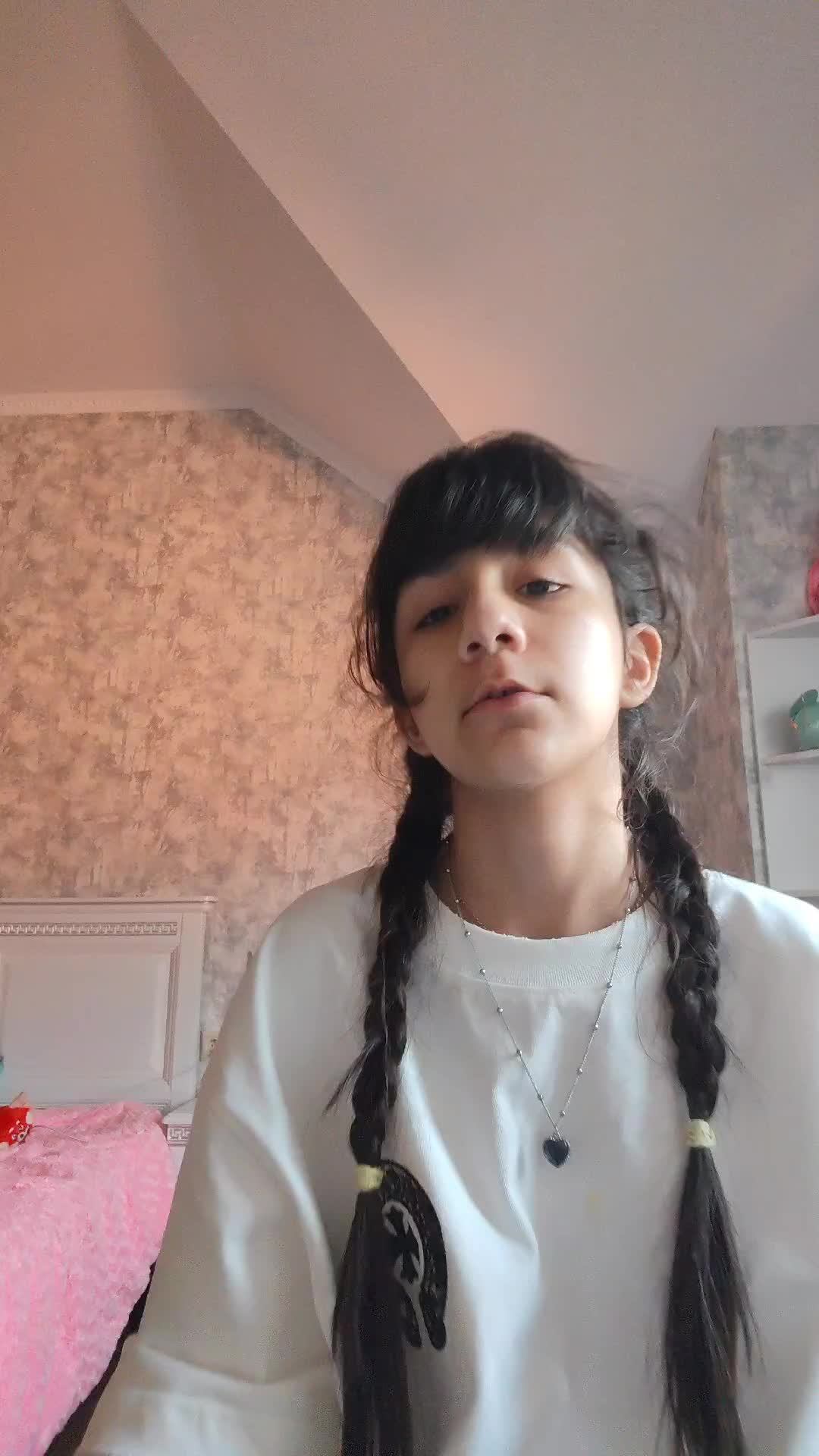 🤫🧏🏻♀️🐺