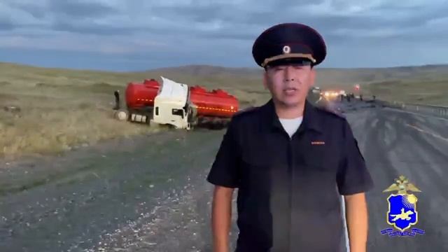 Сгорела дотла: легковушка взорвалась после столкновения с бензовозом в Туве