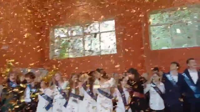 Выстрел конфетти на выпускной