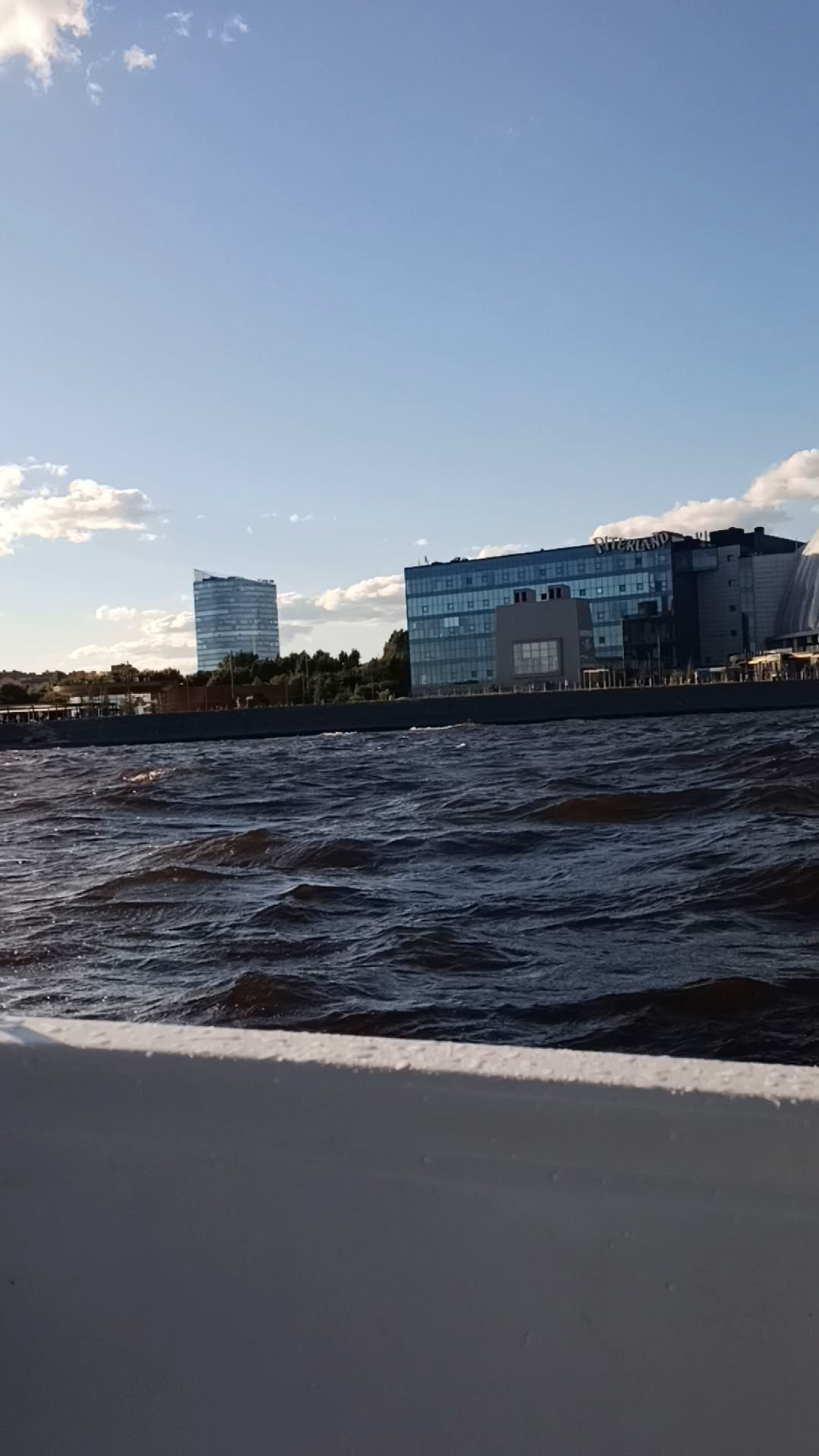 НЕВСКАЯ СУДОВЕРФЬ ПОКАЗАЛА КАТЕР MARINA-900 НА ФОНЕ ПЕТЕРБУРГСКИХ ДОСТОПРИМЕЧАТЕЛЬНОСТЕЙ