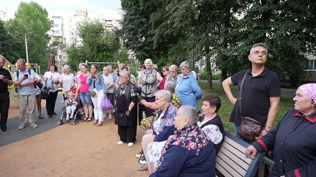 В микрорайоне Дзержинец провели встречу с жильцами нескольких домов