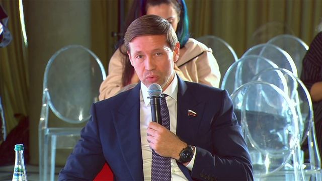 Российская креативная неделя 2026: Кто кормит нейросеть (17.07.2026)