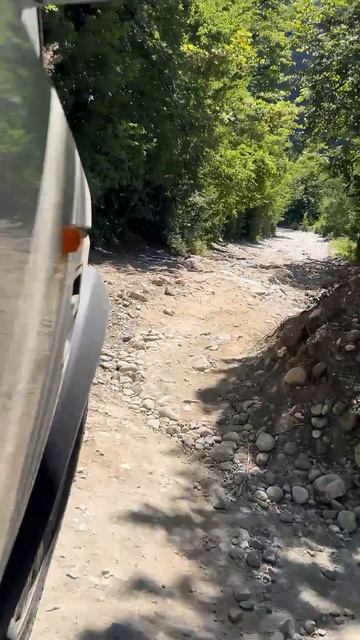 дорога на Гегский водопад в Абхазии