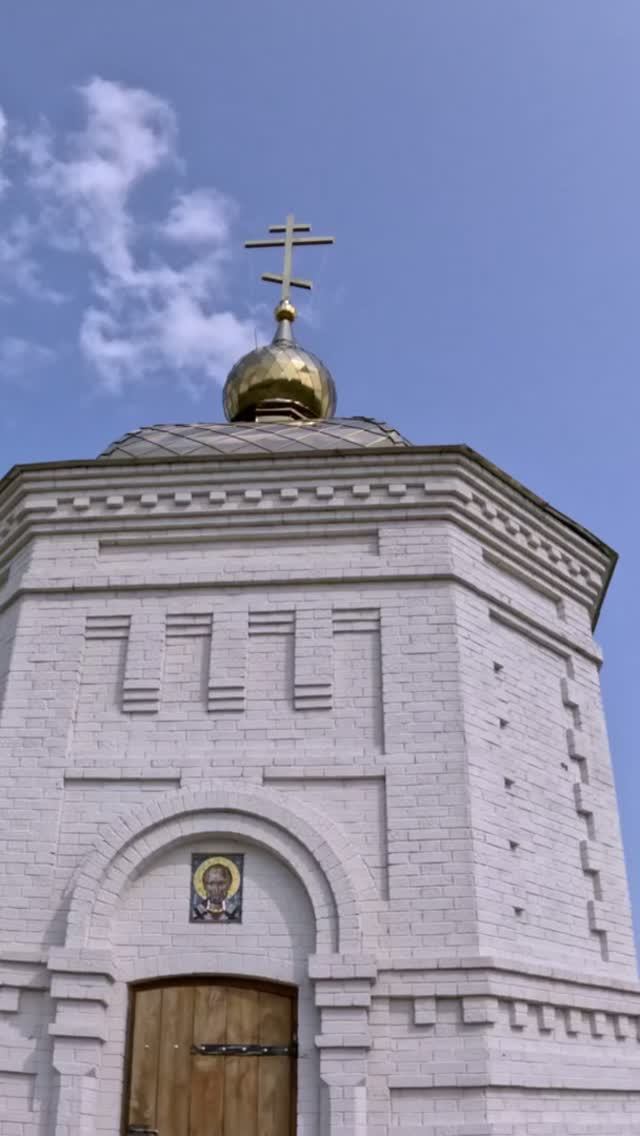 Уединенная часовня на вершине холма. Какая красота! 😍