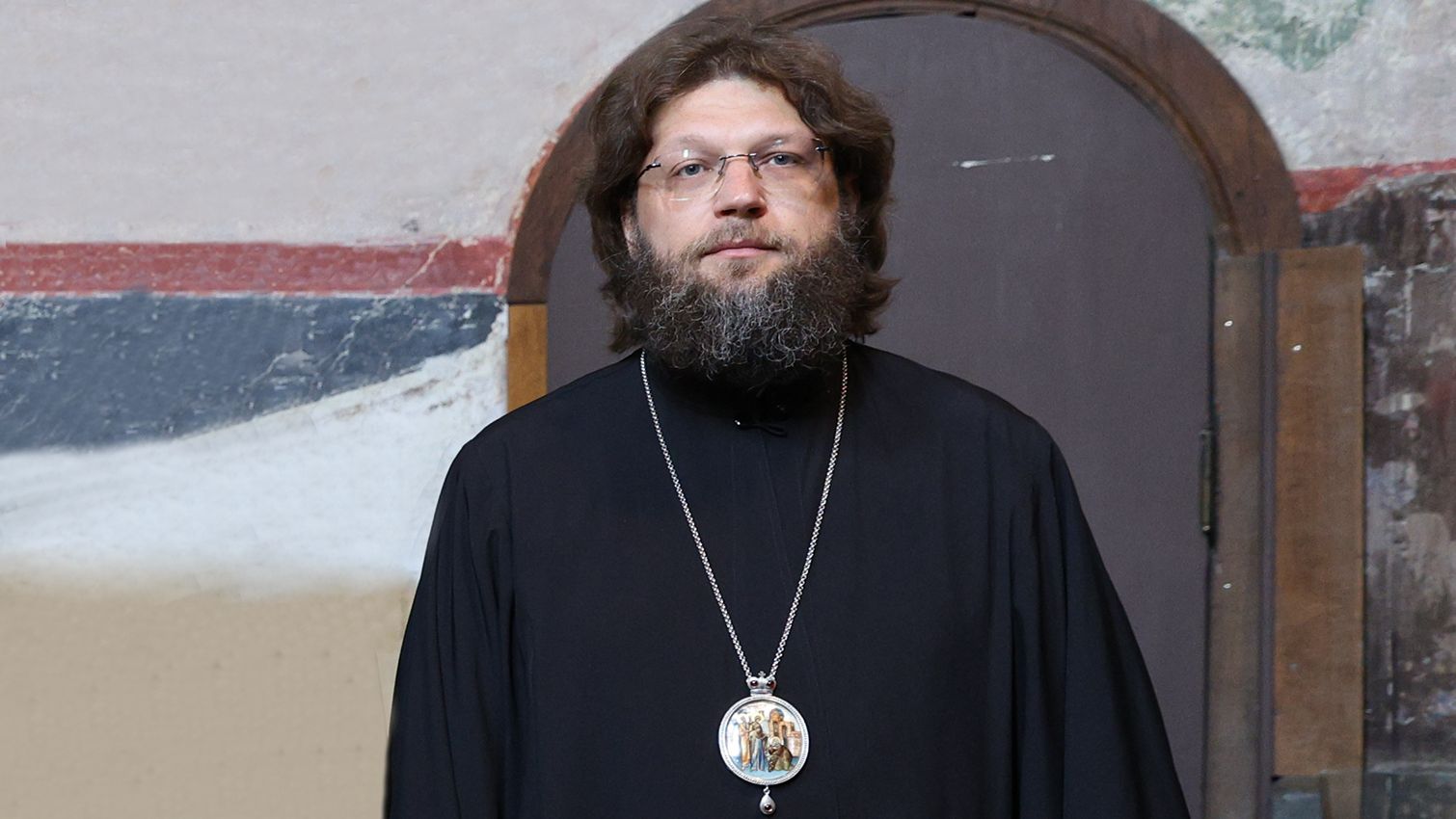 Монастырь и мир