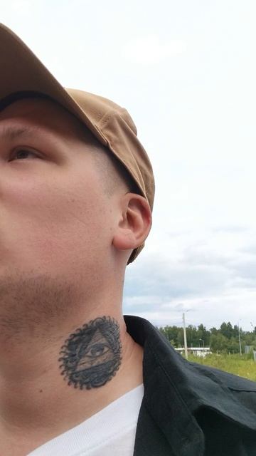 Нашел в лесу заброшенный магазин 