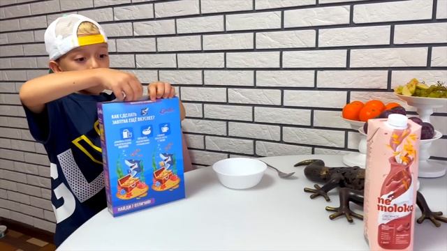 Марк играет с папой в детский сад и другие детские игры