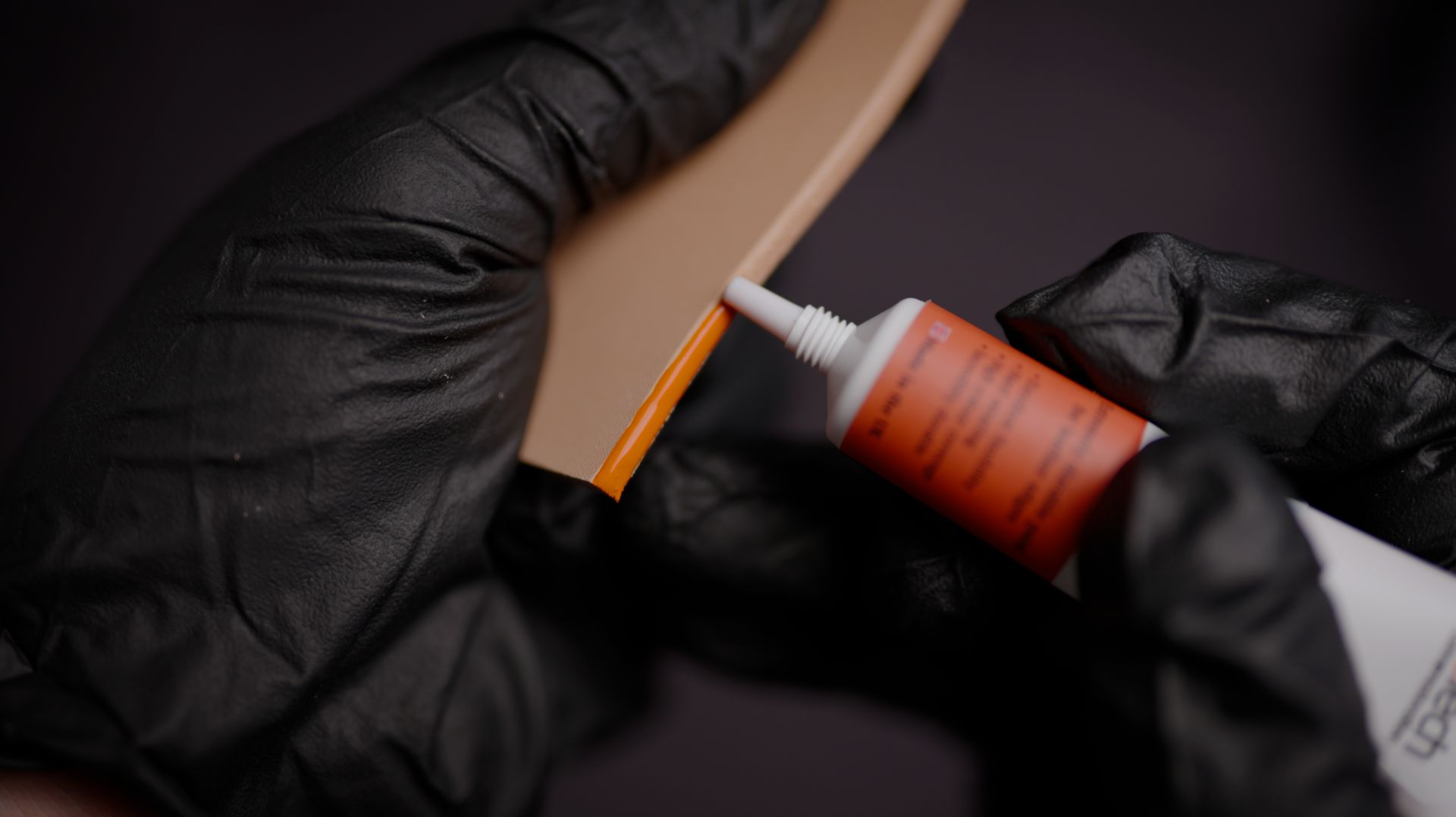 Как покрасить урез кожи? Обзор новых красок для уреза кожи LeTech Leather Edge Paint