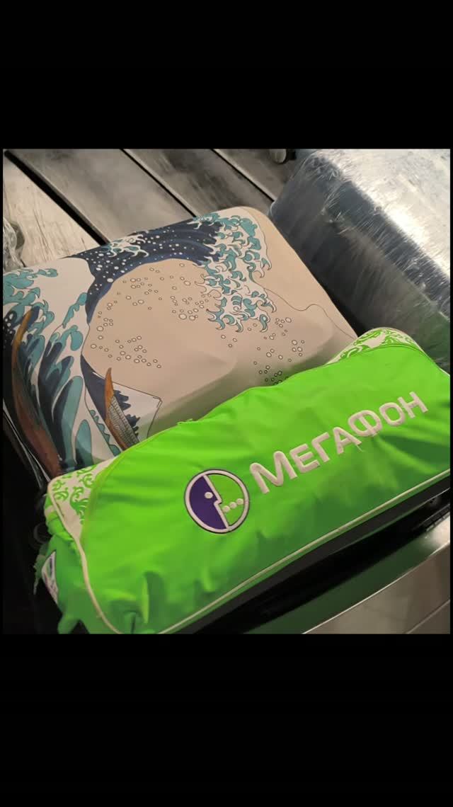 Реклама Мегафона в аэропорту Сочи