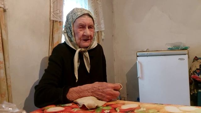 Бабушка Паша думы думает
