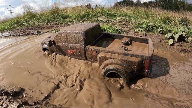 Ford F450 против пикапа DEMON