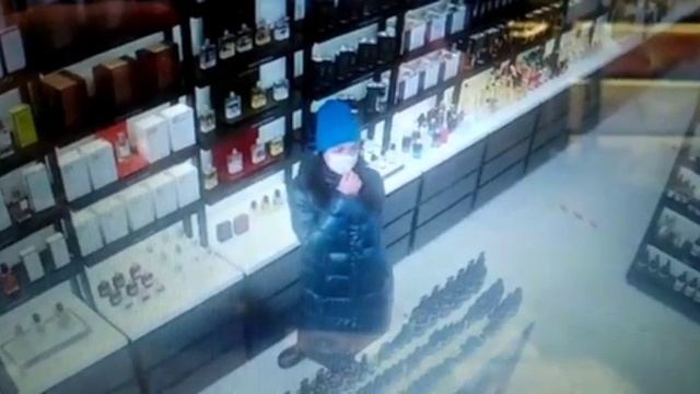 КРАЖА Парфюмерии в магазине