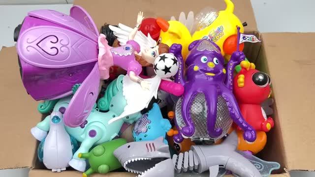 Коробка с игрушками.Мультики для детей и малышей.Играем с игрушками.Залипательное видео для детей