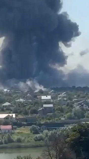 Хохлы пишут что в Хмельницком проводят плановый подрыв старых боеприпасов