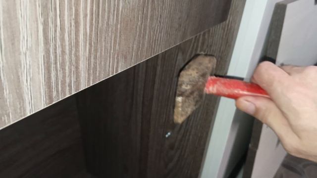 Мебельный дюбель ремонт мебельной дверцы