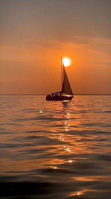 Красивый закат на Обском море