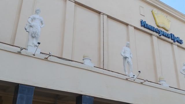 памятники простым людям