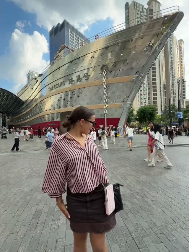 Люди дважды подумают прежде чем купить. Я дважды куплю прежде чем подумаю. Мы разные