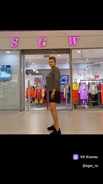 Август