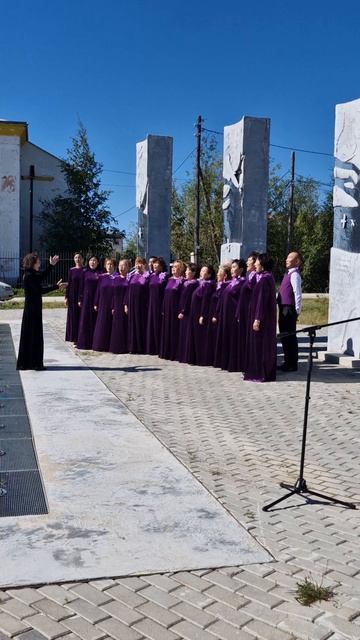 Хор хангалассцев исполняет песню 