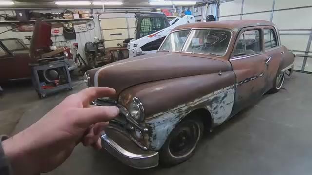 Фермерский аукцион седана Dodge 1949 года выпуска! С двигателем от Hot Rod?!? Заброшен на 56 лет!