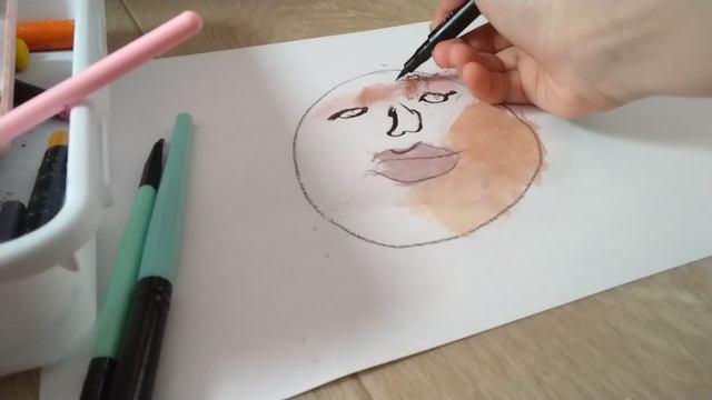 Рисуем на листке бумаги макияж