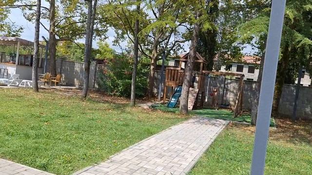 Вокруг отеля Волга смотрю