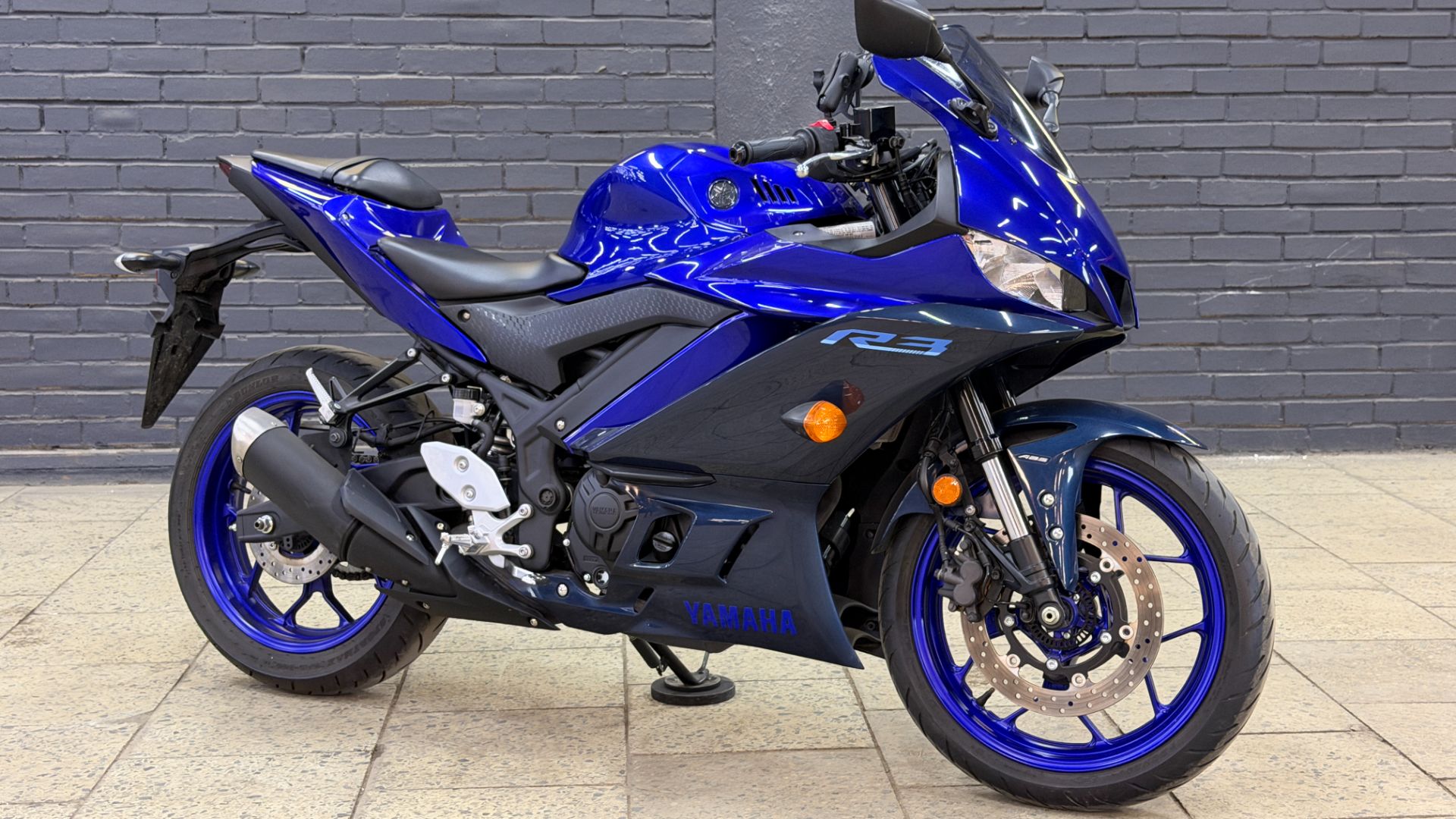 Yamaha R3