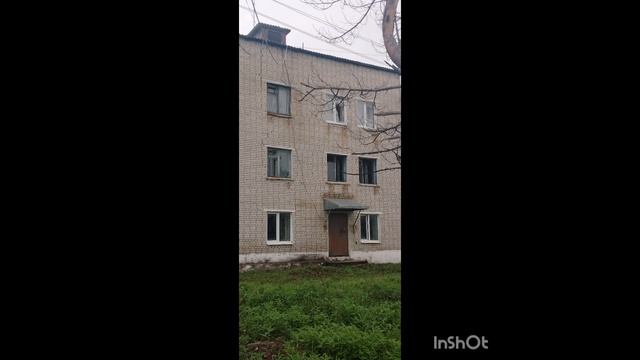 Бывшая гостиница,была на балансе,у местной администрации посёлка,и приехал городской и выкупил её 👎