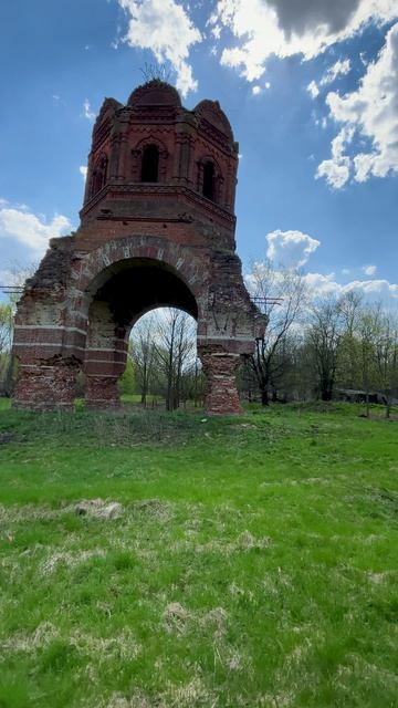 Руины старой церкви. Липецкая область.