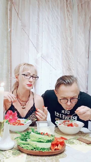 Проросшая пшеницафрагмент мукбанга