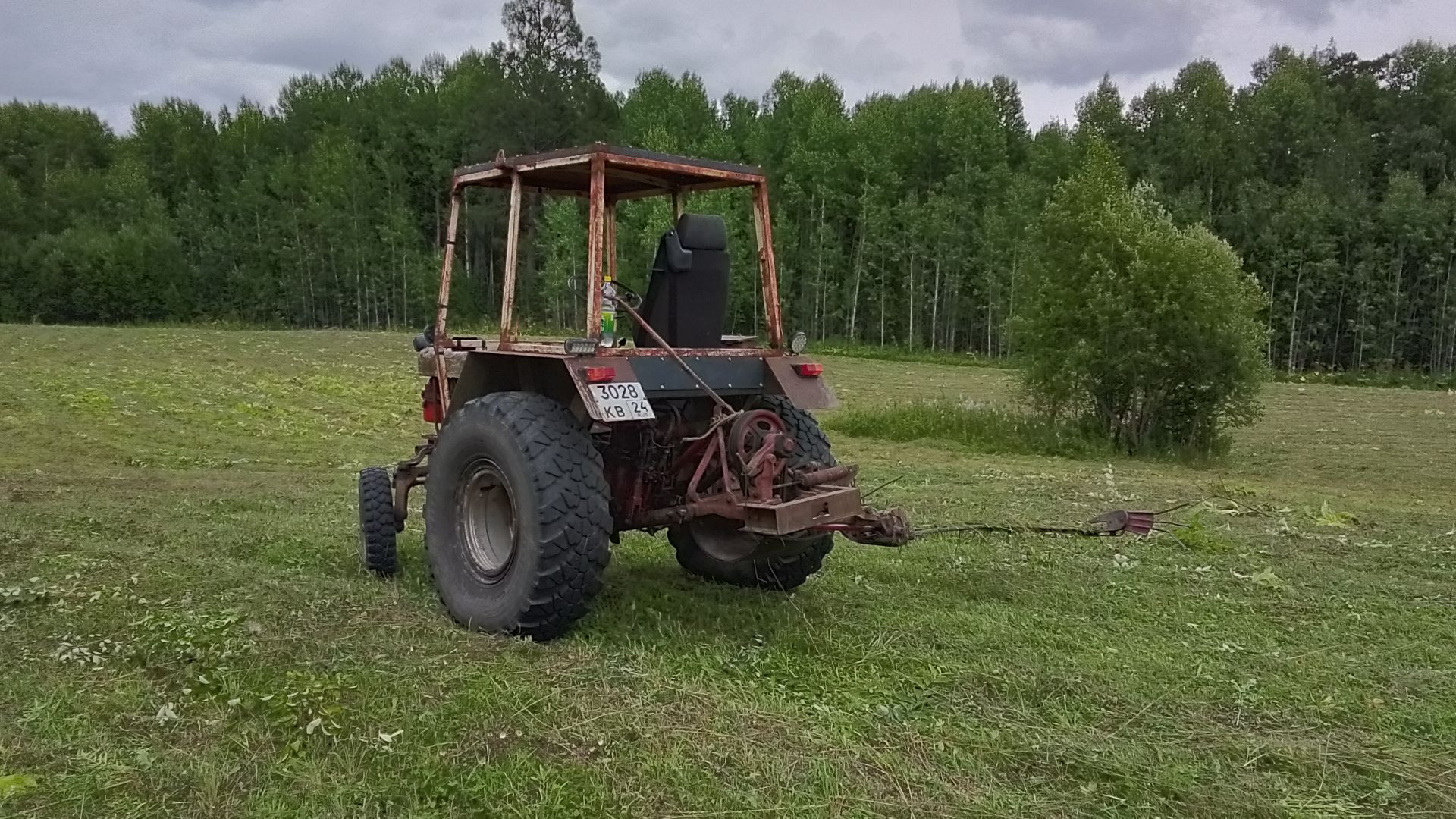 Снова косим . Трактор Т-25 с косилкой КЗН 2.1. Про пневмосиденье .  Кто изрыл сенокос ?