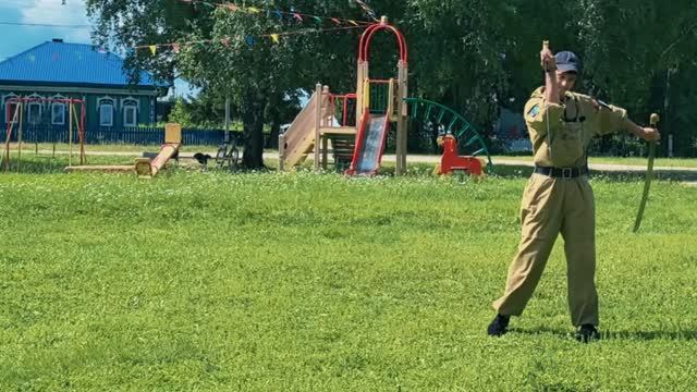 Фланкировка боевой шашкой!