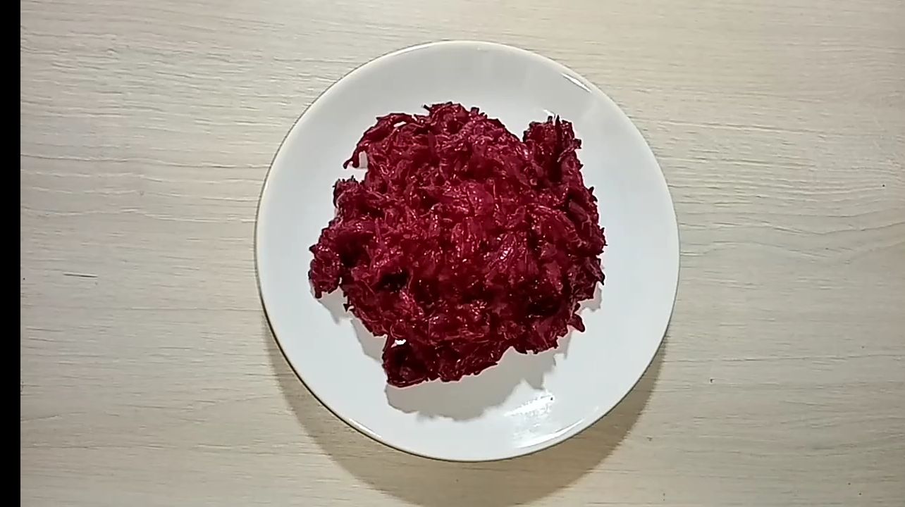 Простая закуска из свёклы на праздник или на каждый день.