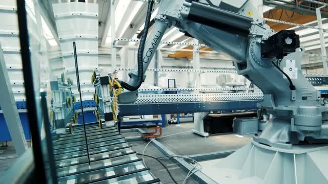 Автоматическая система обработки кромки стекла BRAVO Robotic System с двумя антропоморфными роботами
